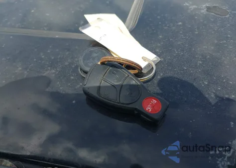 2001 Mercedes-Benz S 500 z USA, uszkodzony, nr VIN WDBNG75J71A193818